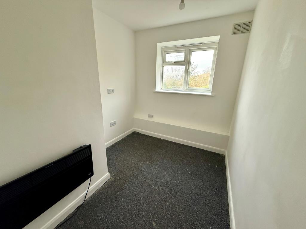 Lot: 110 - VACANT TWO-BEDROOM FLAT - Bedroom two